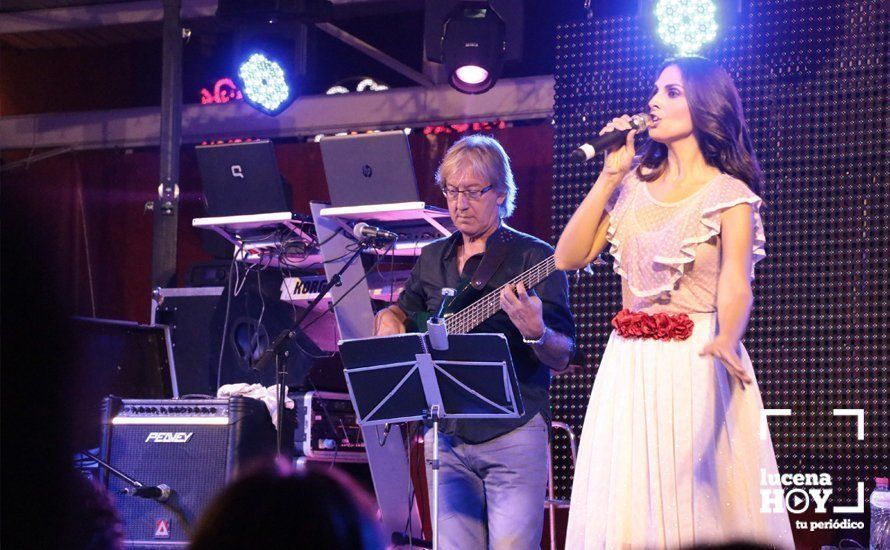 GALERÍA: Nuria Fergó desgrana su repertorio en la Caseta municipal en una feria de San Francisco que toca a su fin
