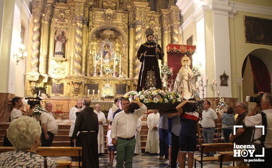 GALERÍA: Procesión de San Francisco por el claustro del convento GALERÍA: Procesión de San Francisco por el claustro del convento