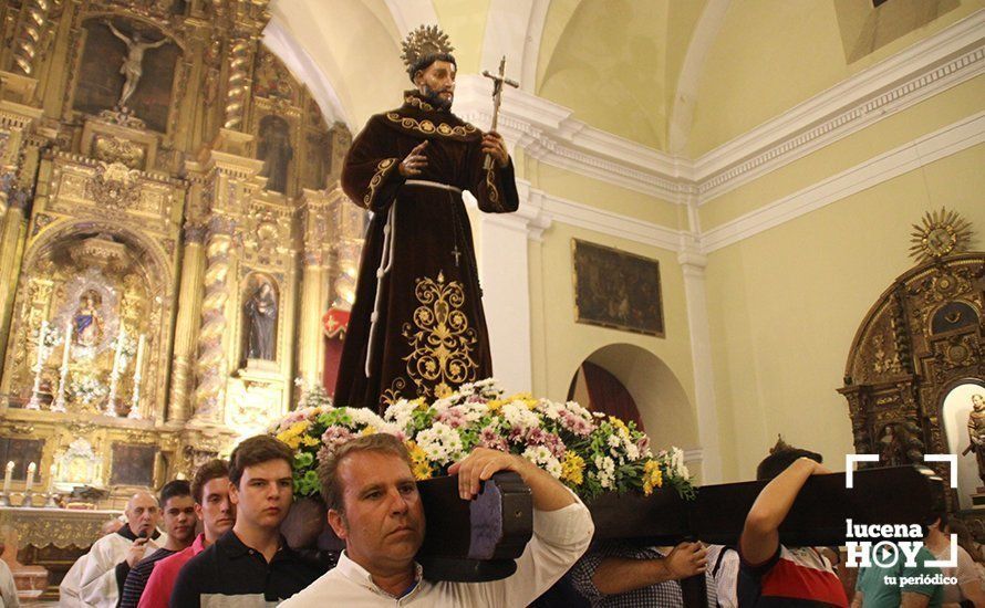GALERÍA: Procesión de San Francisco por el claustro del convento GALERÍA: Procesión de San Francisco por el claustro del convento