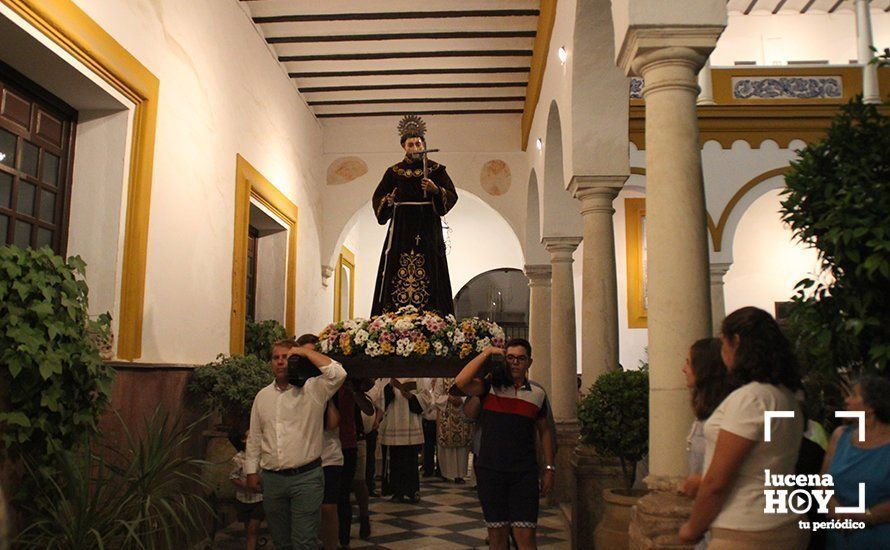 GALERÍA: Procesión de San Francisco por el claustro del convento GALERÍA: Procesión de San Francisco por el claustro del convento