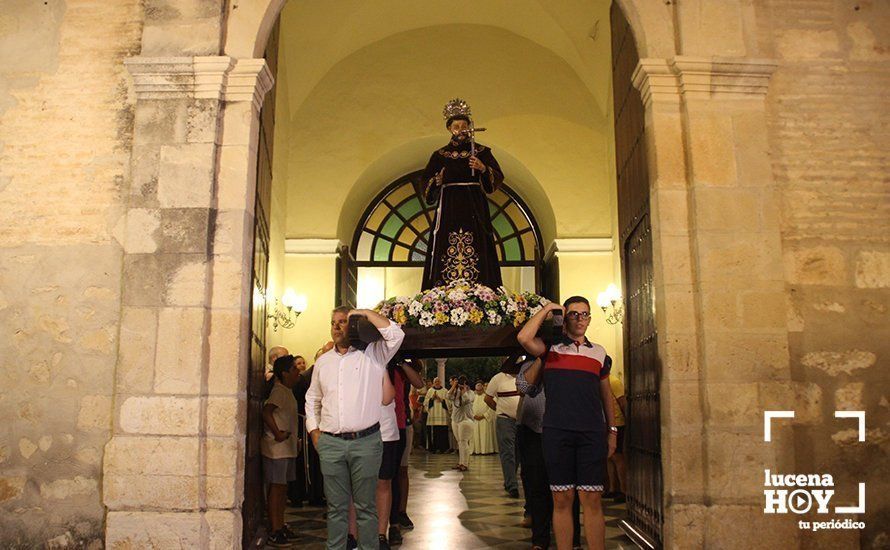GALERÍA: Procesión de San Francisco por el claustro del convento GALERÍA: Procesión de San Francisco por el claustro del convento