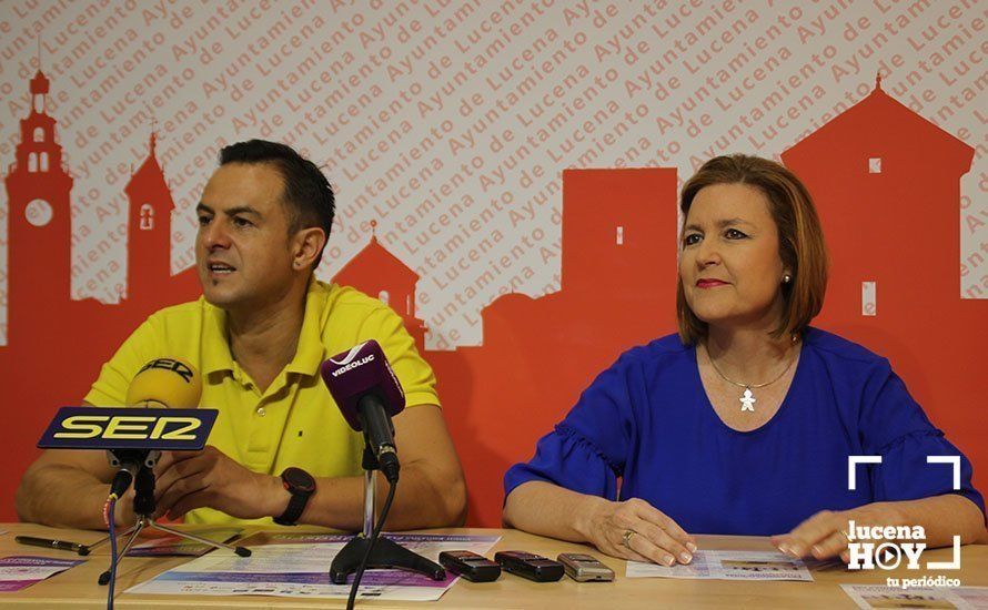  Manuel Lara y Emilia Gálvez durante la presentación de la jornada. 