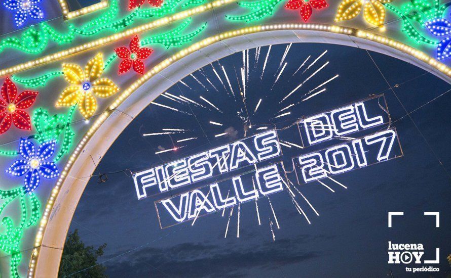 GALERÍA: ¿Nos vamos a la feria?. Un paseo nocturno y lleno de color por la Feria del Valle