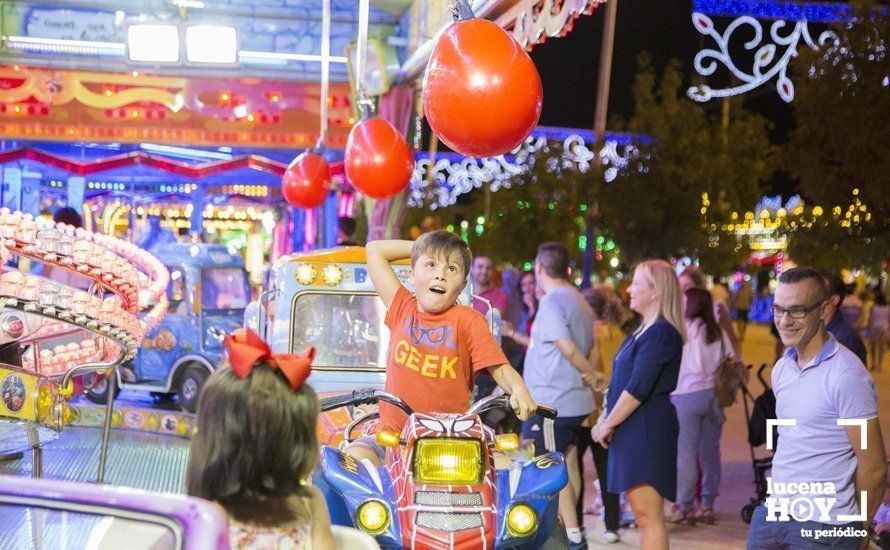 GALERÍA: ¿Nos vamos a la feria?. Un paseo nocturno y lleno de color por la Feria del Valle