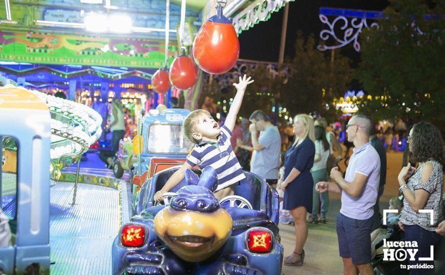 GALERÍA: ¿Nos vamos a la feria?. Un paseo nocturno y lleno de color por la Feria del Valle