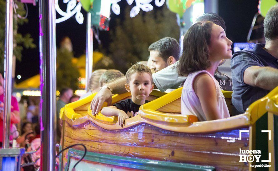 GALERÍA: ¿Nos vamos a la feria?. Un paseo nocturno y lleno de color por la Feria del Valle