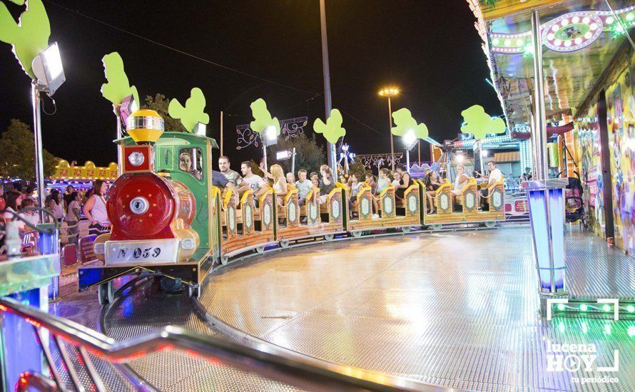 GALERÍA: ¿Nos vamos a la feria?. Un paseo nocturno y lleno de color por la Feria del Valle