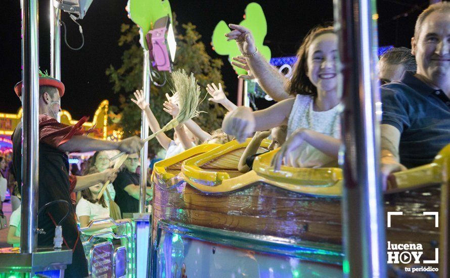 GALERÍA: ¿Nos vamos a la feria?. Un paseo nocturno y lleno de color por la Feria del Valle