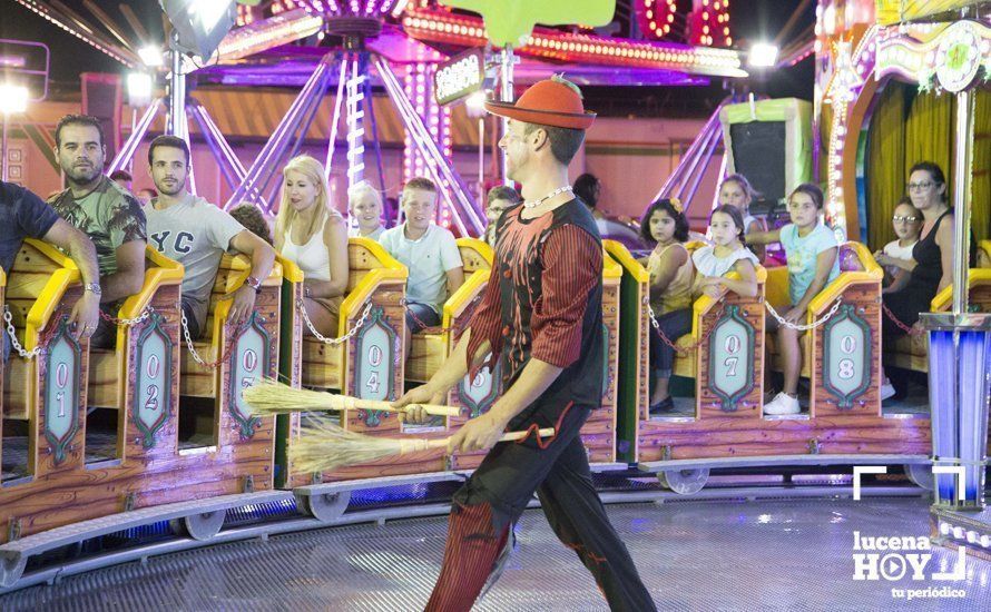 GALERÍA: ¿Nos vamos a la feria?. Un paseo nocturno y lleno de color por la Feria del Valle