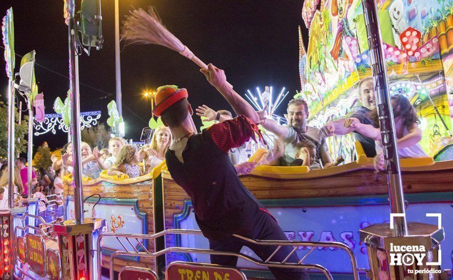 GALERÍA: ¿Nos vamos a la feria?. Un paseo nocturno y lleno de color por la Feria del Valle