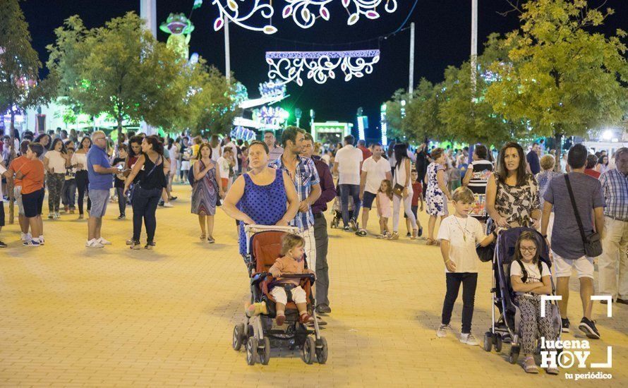 GALERÍA: ¿Nos vamos a la feria?. Un paseo nocturno y lleno de color por la Feria del Valle