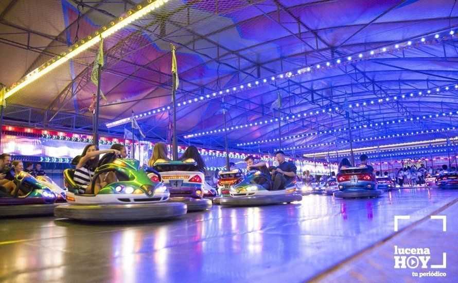 GALERÍA: ¿Nos vamos a la feria?. Un paseo nocturno y lleno de color por la Feria del Valle