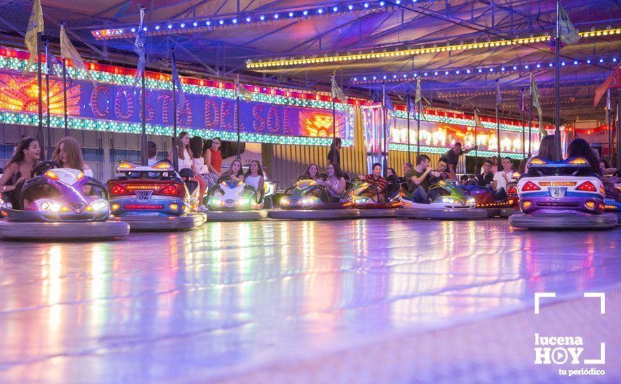 GALERÍA: ¿Nos vamos a la feria?. Un paseo nocturno y lleno de color por la Feria del Valle