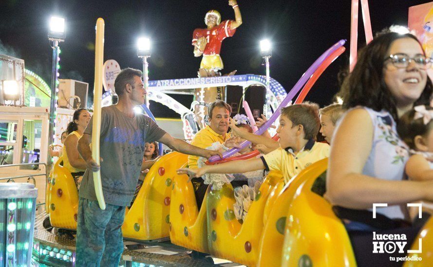 GALERÍA: ¿Nos vamos a la feria?. Un paseo nocturno y lleno de color por la Feria del Valle