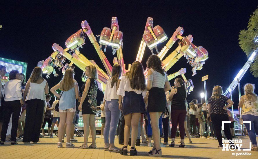 GALERÍA: ¿Nos vamos a la feria?. Un paseo nocturno y lleno de color por la Feria del Valle