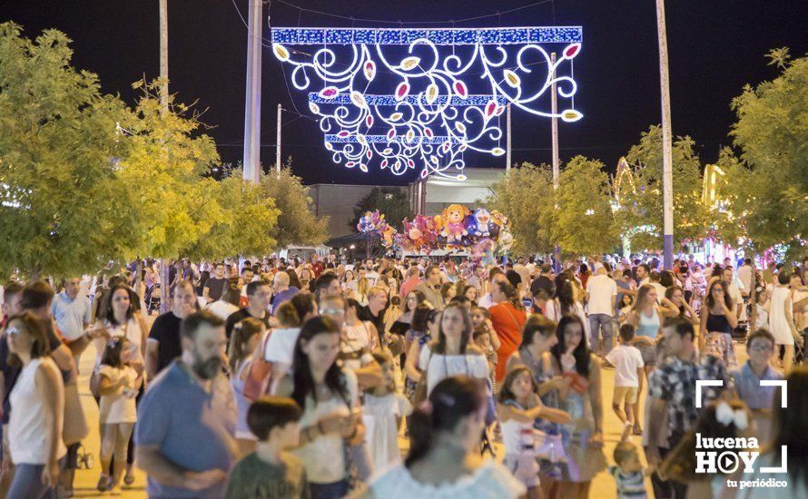 GALERÍA: ¿Nos vamos a la feria?. Un paseo nocturno y lleno de color por la Feria del Valle