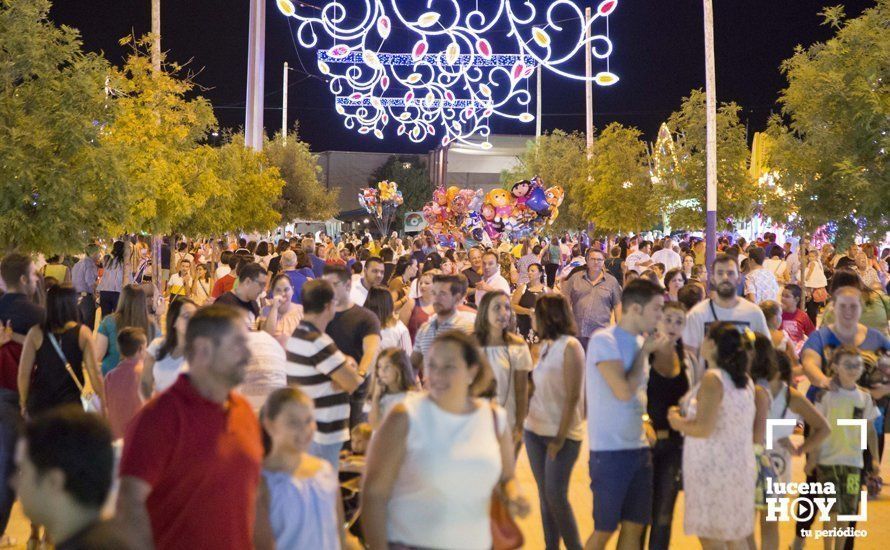 GALERÍA: ¿Nos vamos a la feria?. Un paseo nocturno y lleno de color por la Feria del Valle