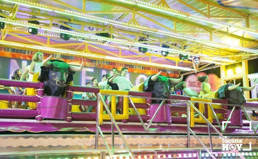 GALERÍA: ¿Nos vamos a la feria?. Un paseo nocturno y lleno de color por la Feria del Valle