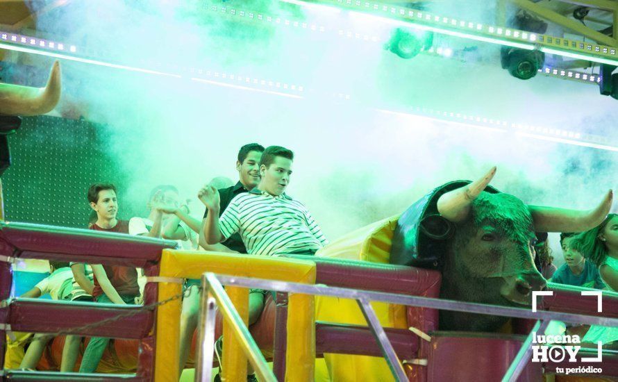 GALERÍA: ¿Nos vamos a la feria?. Un paseo nocturno y lleno de color por la Feria del Valle