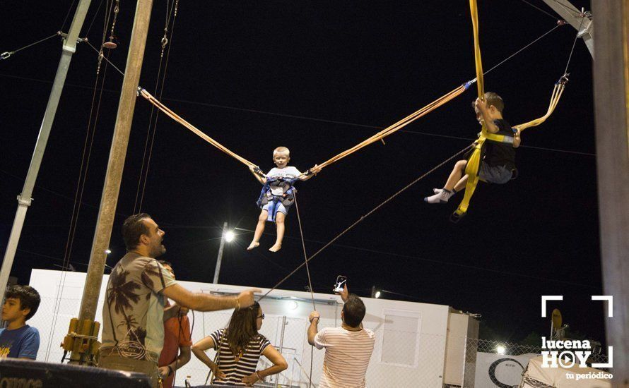 GALERÍA: ¿Nos vamos a la feria?. Un paseo nocturno y lleno de color por la Feria del Valle