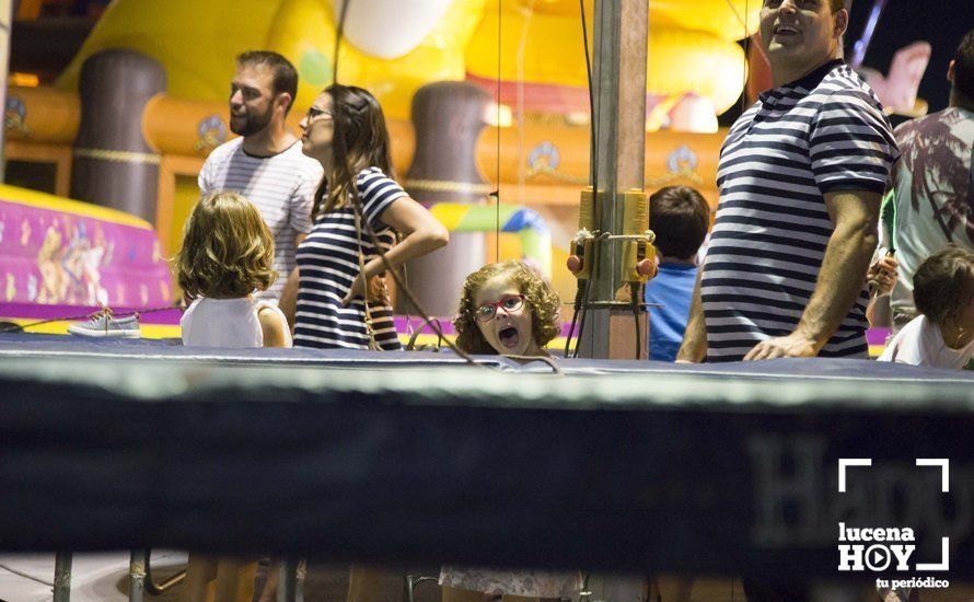 GALERÍA: ¿Nos vamos a la feria?. Un paseo nocturno y lleno de color por la Feria del Valle