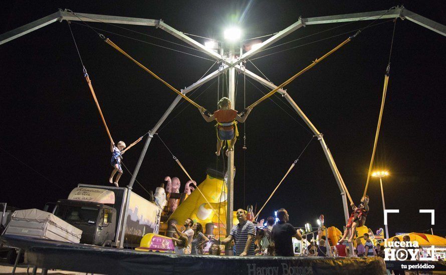 GALERÍA: ¿Nos vamos a la feria?. Un paseo nocturno y lleno de color por la Feria del Valle