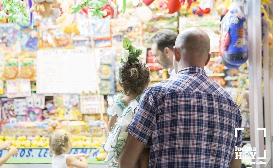 GALERÍA: ¿Nos vamos a la feria?. Un paseo nocturno y lleno de color por la Feria del Valle