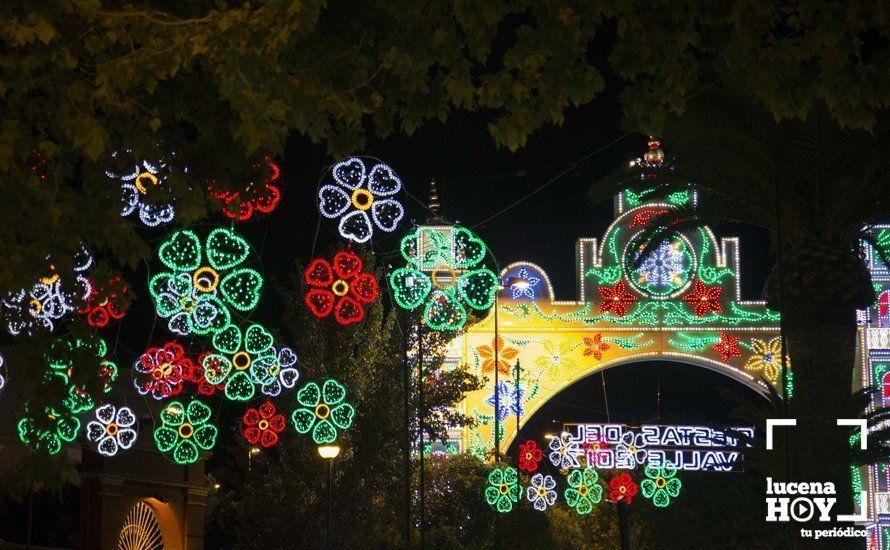 GALERÍA: ¿Nos vamos a la feria?. Un paseo nocturno y lleno de color por la Feria del Valle