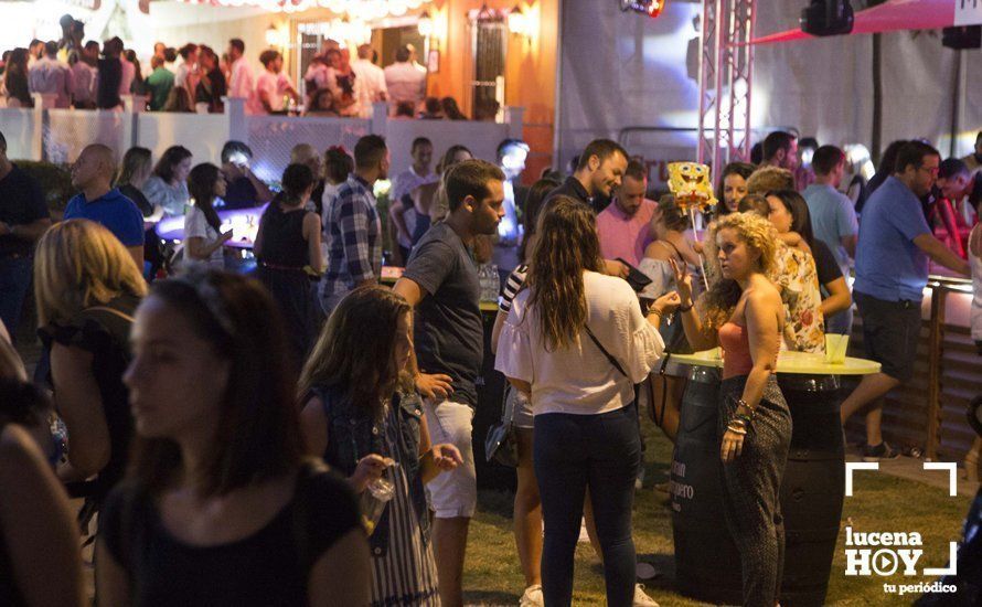 GALERÍA: ¿Nos vamos a la feria?. Un paseo nocturno y lleno de color por la Feria del Valle