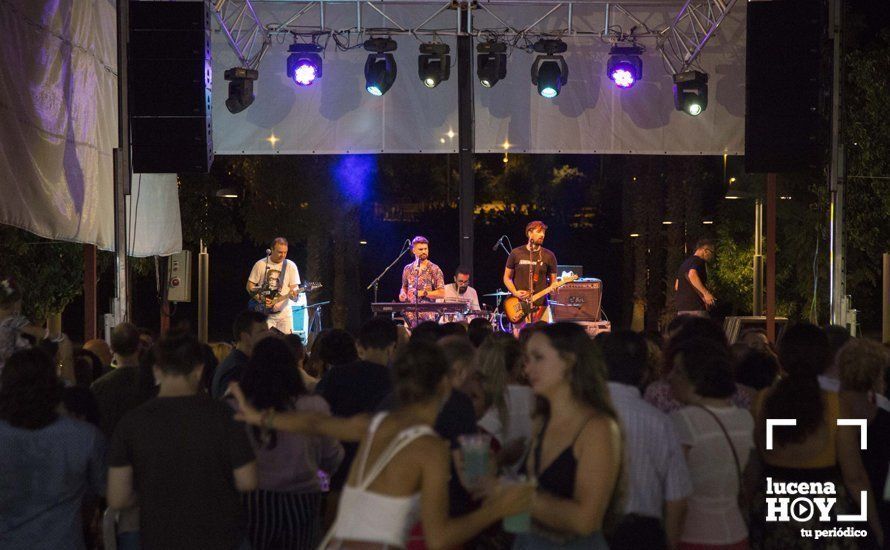 GALERÍA: ¿Nos vamos a la feria?. Un paseo nocturno y lleno de color por la Feria del Valle