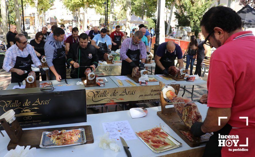 GALERÍA: ¡Al rico jamón... bien cortado!. Estuvimos en el II Taller de Corte de Jamón a beneficio de la Cofradía de la Virgen de Araceli