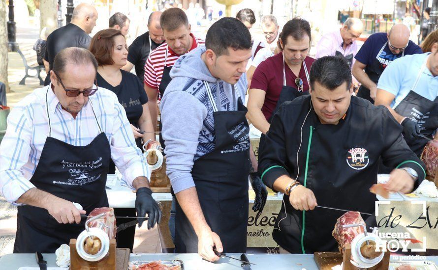 GALERÍA: ¡Al rico jamón... bien cortado!. Estuvimos en el II Taller de Corte de Jamón a beneficio de la Cofradía de la Virgen de Araceli