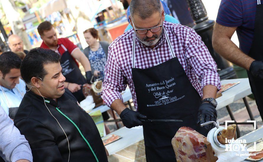 GALERÍA: ¡Al rico jamón... bien cortado!. Estuvimos en el II Taller de Corte de Jamón a beneficio de la Cofradía de la Virgen de Araceli