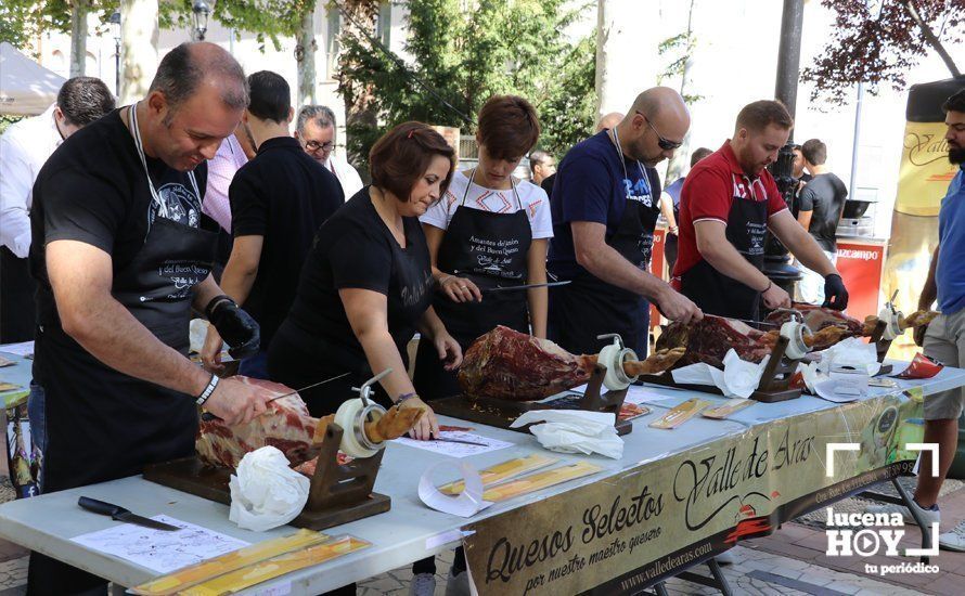 GALERÍA: ¡Al rico jamón... bien cortado!. Estuvimos en el II Taller de Corte de Jamón a beneficio de la Cofradía de la Virgen de Araceli