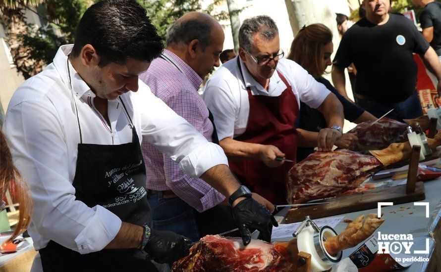 GALERÍA: ¡Al rico jamón... bien cortado!. Estuvimos en el II Taller de Corte de Jamón a beneficio de la Cofradía de la Virgen de Araceli