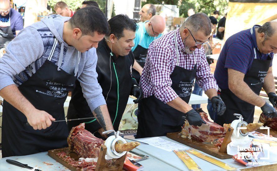 GALERÍA: ¡Al rico jamón... bien cortado!. Estuvimos en el II Taller de Corte de Jamón a beneficio de la Cofradía de la Virgen de Araceli