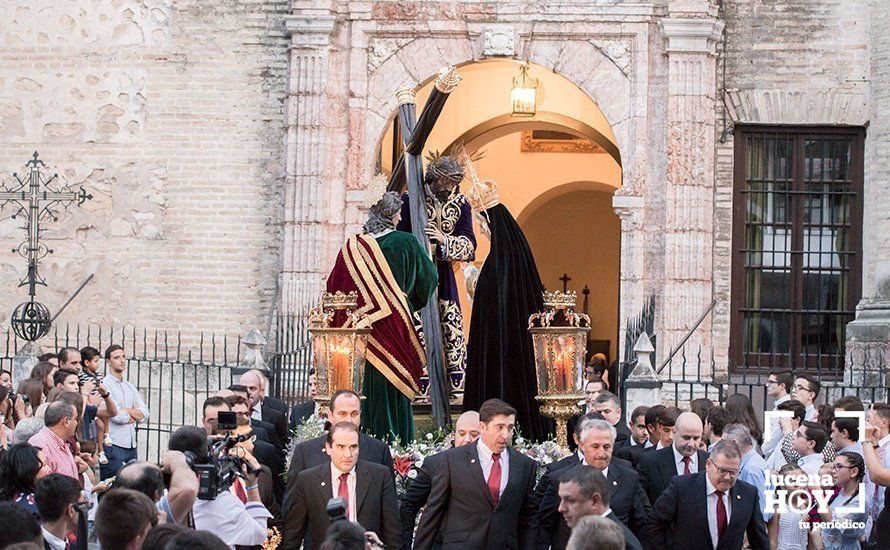  Los titulares de la cofradía del Sagrado Encuentro salen de Santo Domingo. Foto: Jesús Ruiz Jiménez 