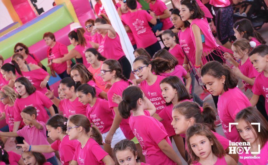 GALERÍA: Una marea rosa toma la calle contra el cáncer en la "Marcha Zumba Solidaria"