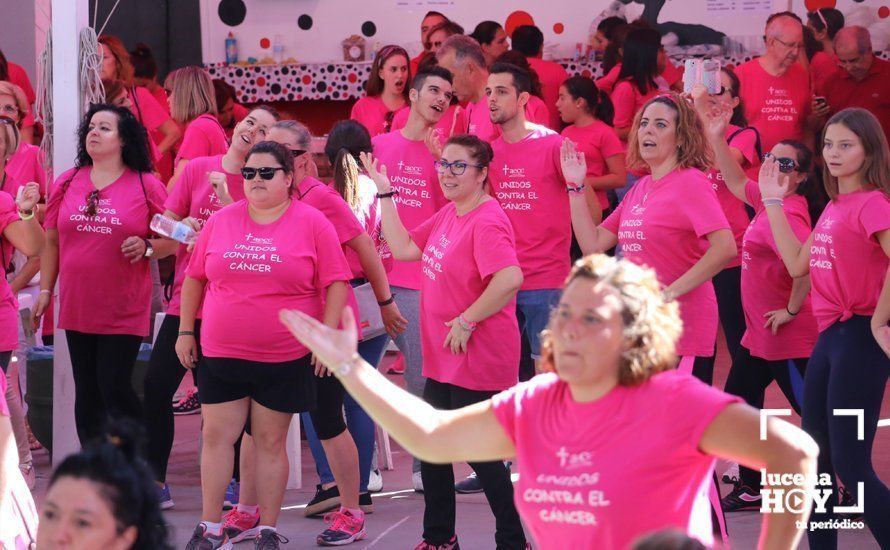 GALERÍA: Una marea rosa toma la calle contra el cáncer en la "Marcha Zumba Solidaria"