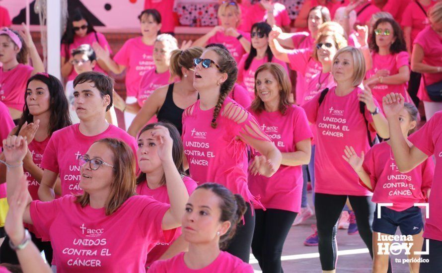 GALERÍA: Una marea rosa toma la calle contra el cáncer en la "Marcha Zumba Solidaria"