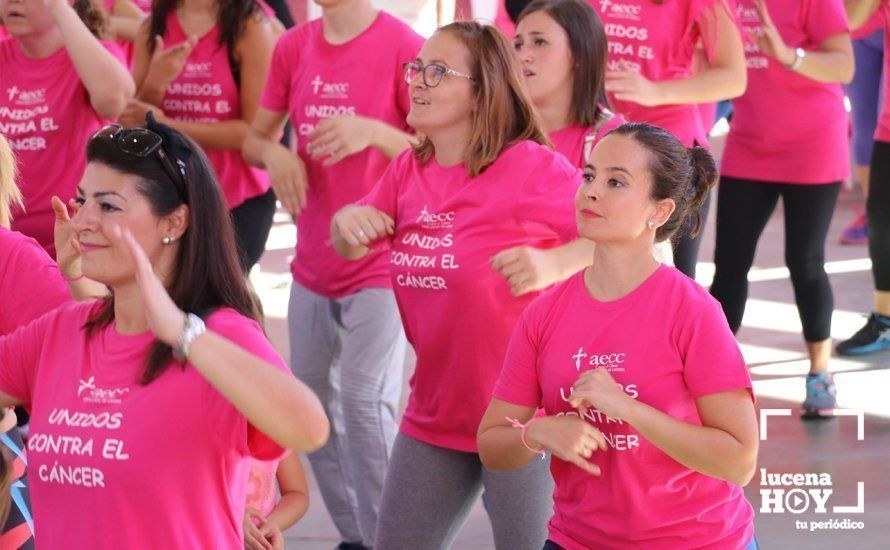 GALERÍA: Una marea rosa toma la calle contra el cáncer en la "Marcha Zumba Solidaria"