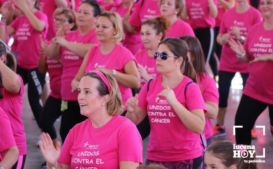 GALERÍA: Una marea rosa toma la calle contra el cáncer en la "Marcha Zumba Solidaria"