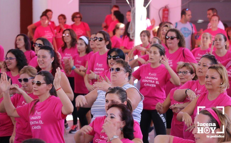 GALERÍA: Una marea rosa toma la calle contra el cáncer en la "Marcha Zumba Solidaria"