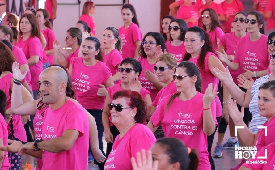 GALERÍA: Una marea rosa toma la calle contra el cáncer en la "Marcha Zumba Solidaria"