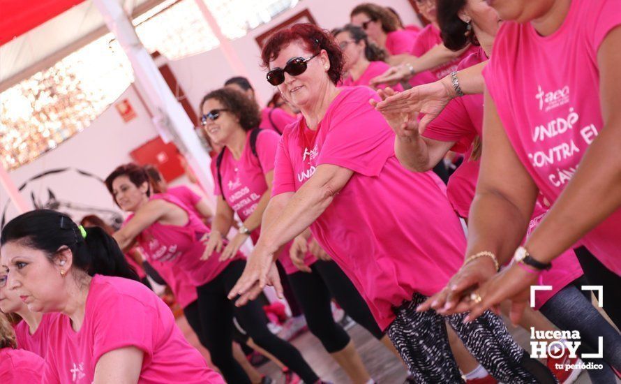 GALERÍA: Una marea rosa toma la calle contra el cáncer en la "Marcha Zumba Solidaria"