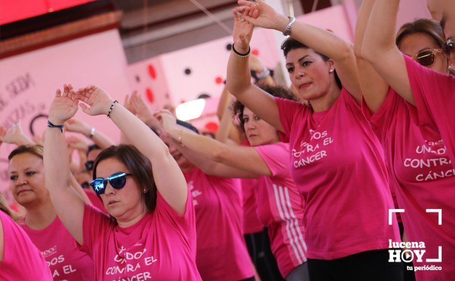 GALERÍA: Una marea rosa toma la calle contra el cáncer en la "Marcha Zumba Solidaria"