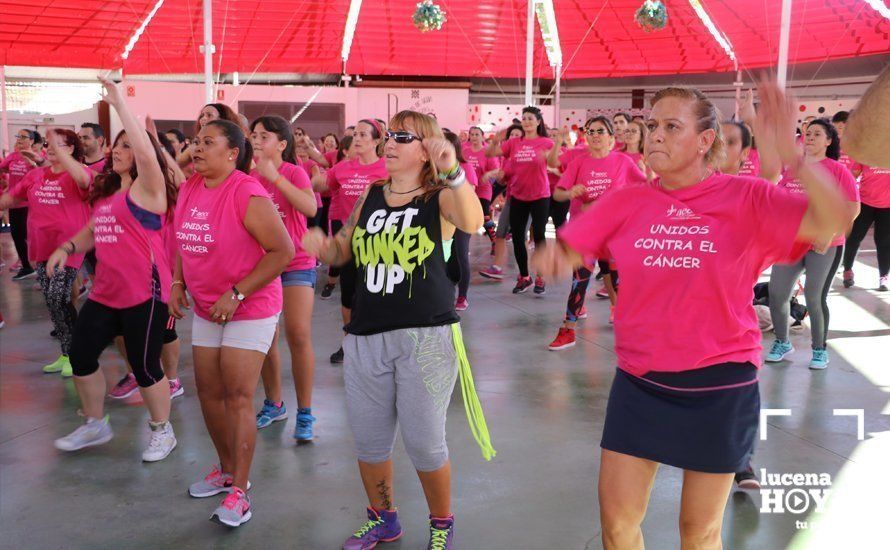 GALERÍA: Una marea rosa toma la calle contra el cáncer en la "Marcha Zumba Solidaria"