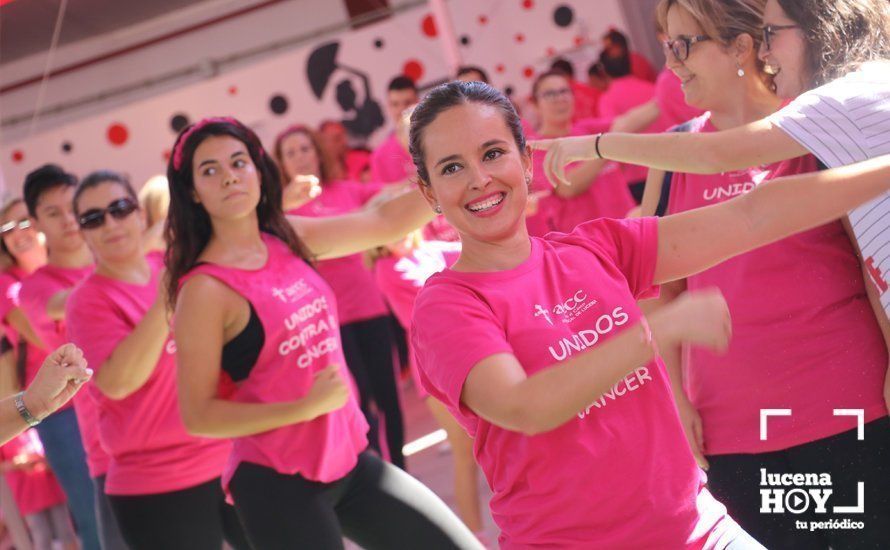 GALERÍA: Una marea rosa toma la calle contra el cáncer en la "Marcha Zumba Solidaria"