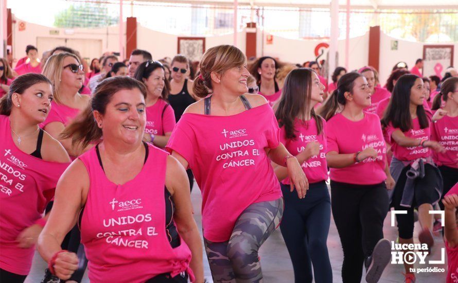 GALERÍA: Una marea rosa toma la calle contra el cáncer en la "Marcha Zumba Solidaria"