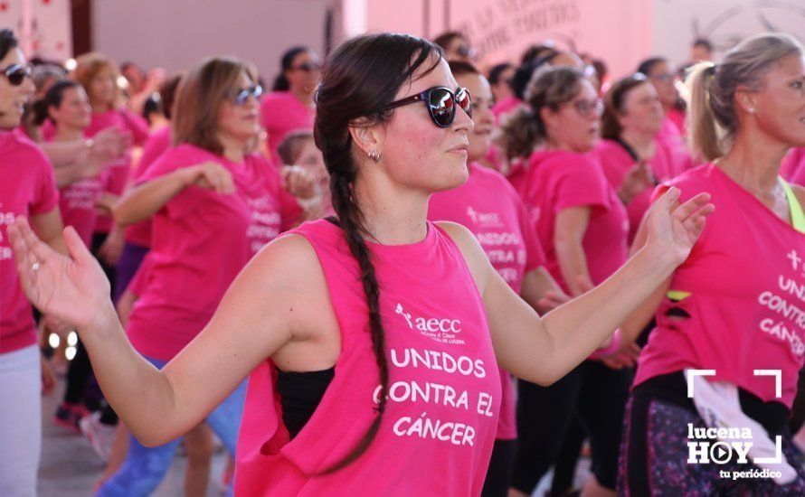 GALERÍA: Una marea rosa toma la calle contra el cáncer en la "Marcha Zumba Solidaria"